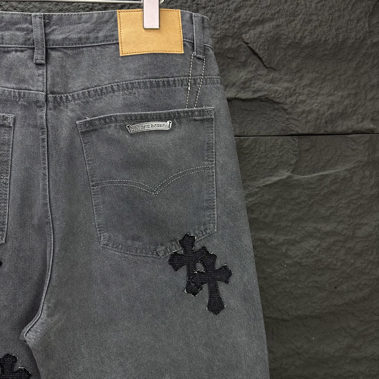 Chrome Hearts 克罗心2025新款牛王金属十字架拼皮 水洗牛仔裤