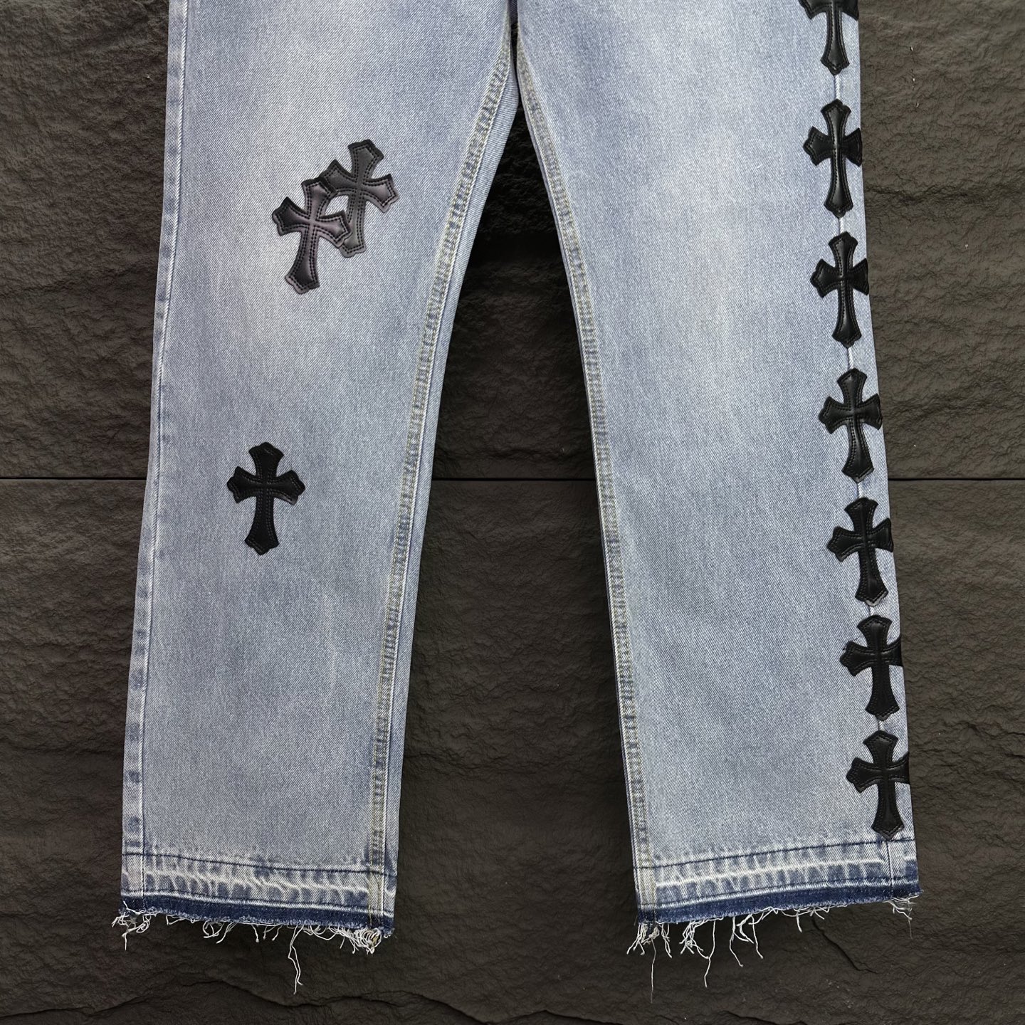 Chrome Hearts 克罗心2025新款黑色十字架拼皮裤脚毛边 水洗宽松牛仔裤