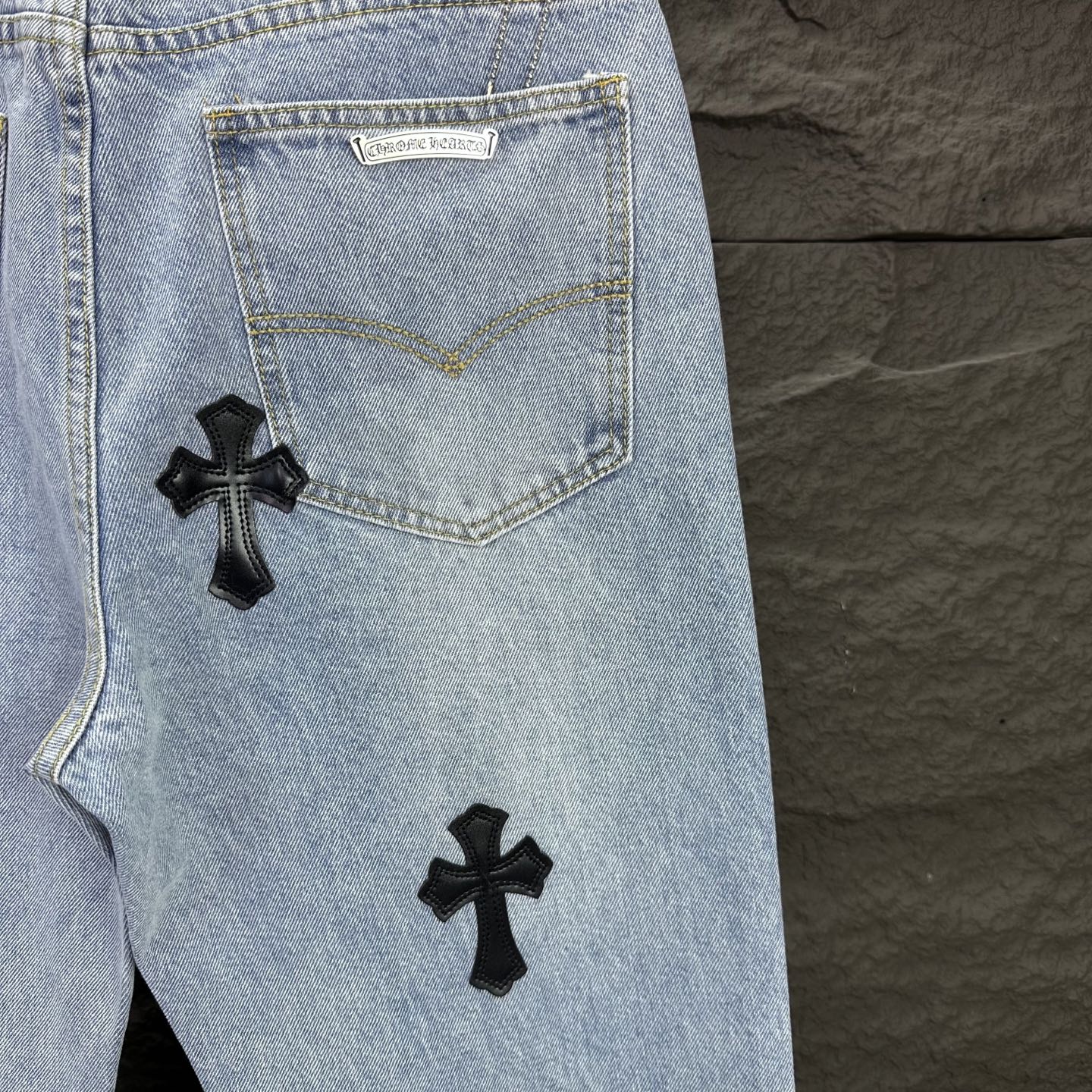 Chrome Hearts 克罗心2025新款黑色十字架拼皮裤脚毛边 水洗宽松牛仔裤