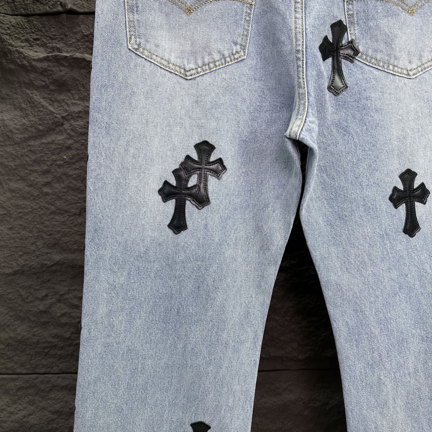 Chrome Hearts 克罗心2025新款黑色十字架拼皮裤脚毛边 水洗宽松牛仔裤