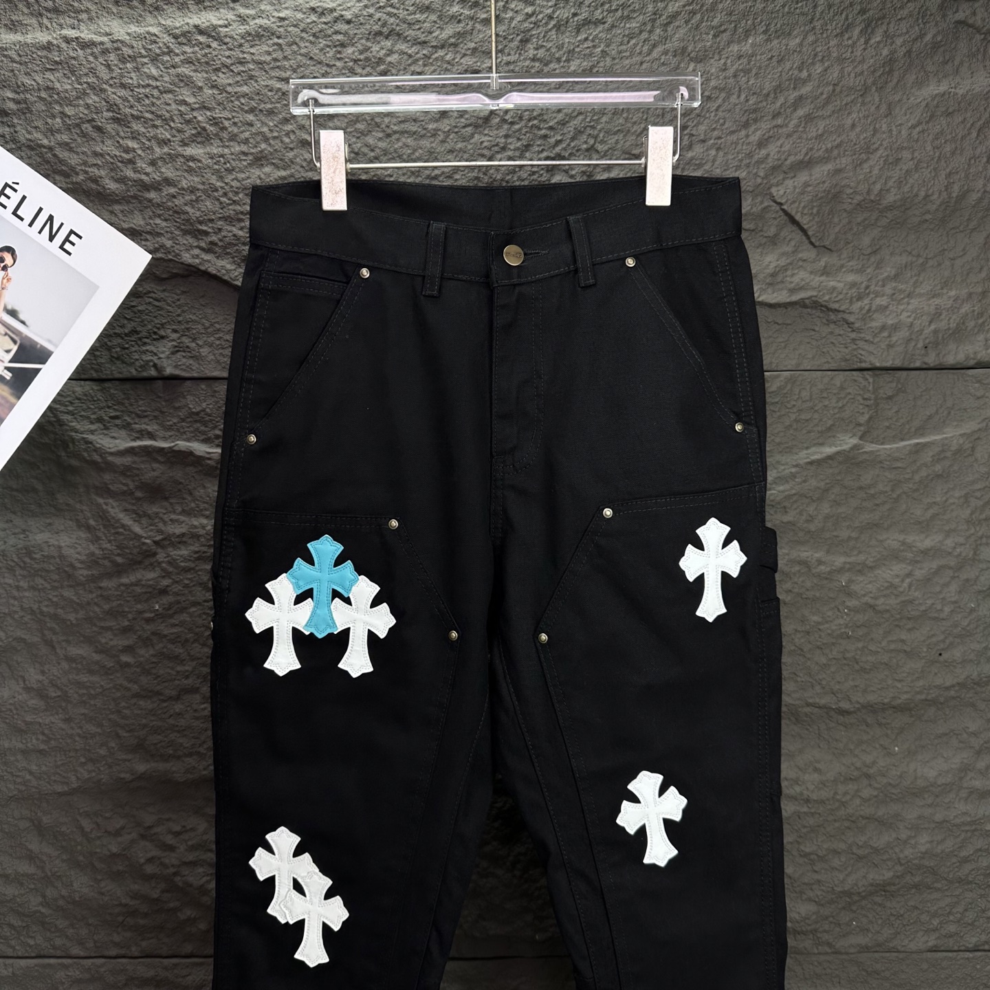 Chrome Hearts 卡哈特&克罗心联名2025新款伐木蓝白十字架拼皮 宽松水洗喇叭牛仔裤