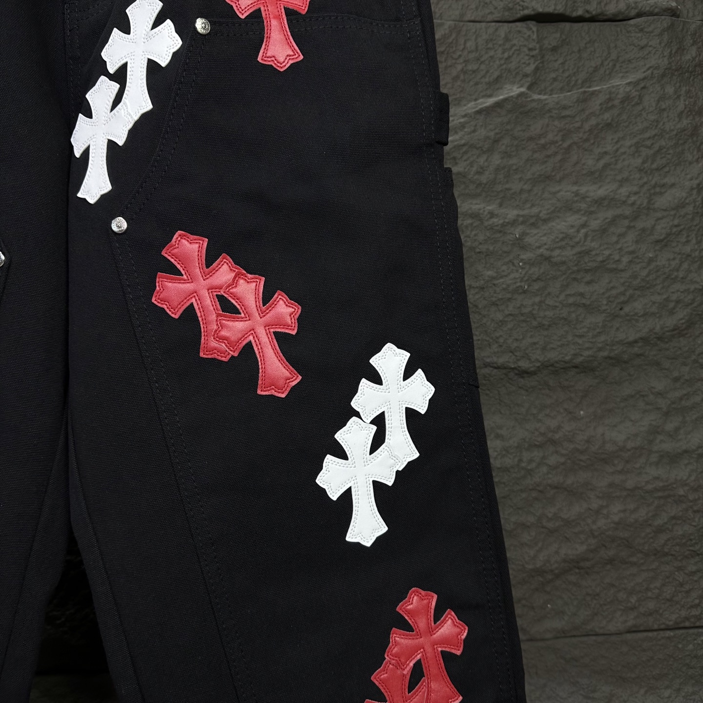 Chrome Hearts 克罗心2025新款工装伐木红白十字架拼皮 宽松牛仔裤