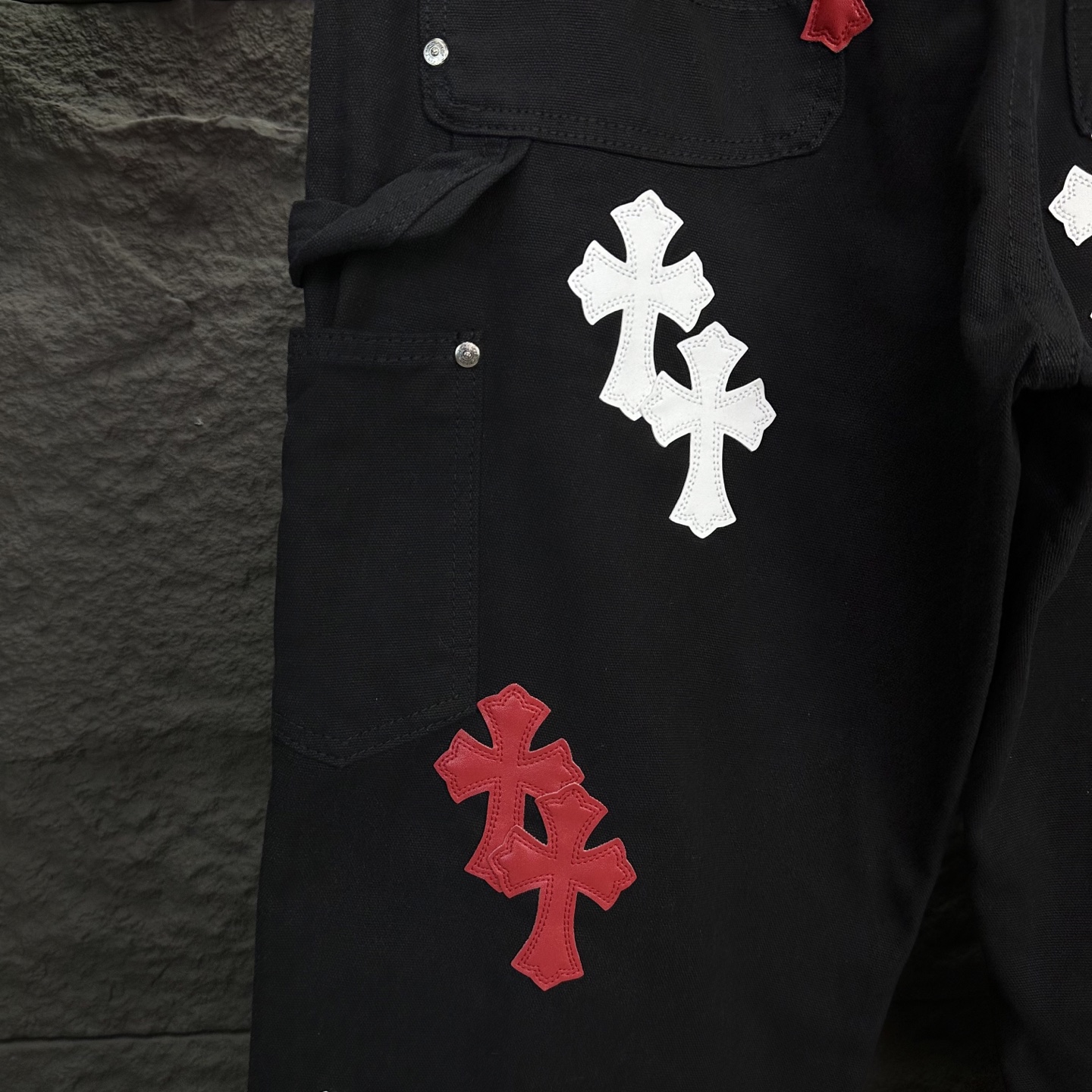 Chrome Hearts 克罗心2025新款工装伐木红白十字架拼皮 宽松牛仔裤