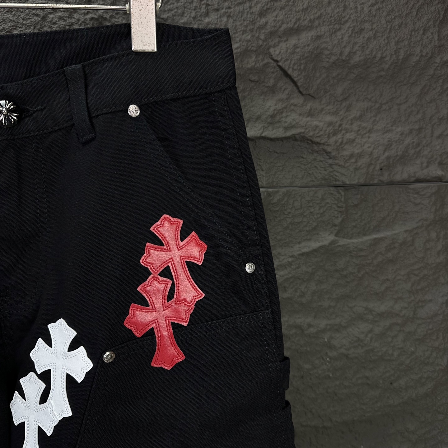 Chrome Hearts 克罗心2025新款工装伐木红白十字架拼皮 宽松牛仔裤