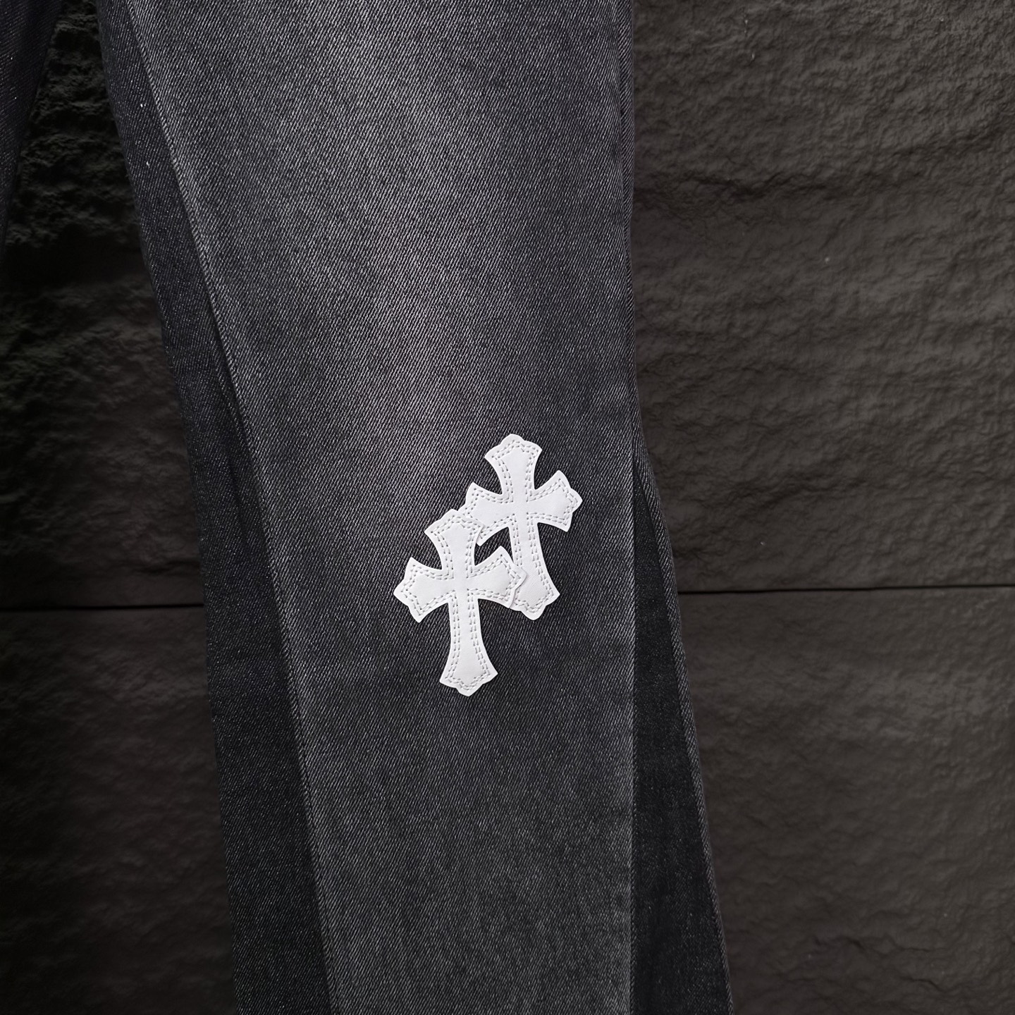 Chrome Hearts GALLERY DEPT. &克罗心联名2025新款拼接白色十字架拼皮 微喇牛仔裤