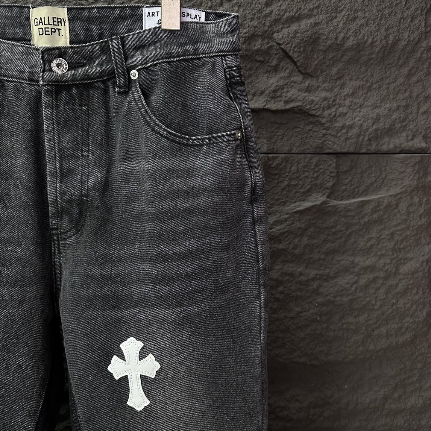 Chrome Hearts GALLERY DEPT. &克罗心联名2025新款拼接白色十字架拼皮 微喇牛仔裤