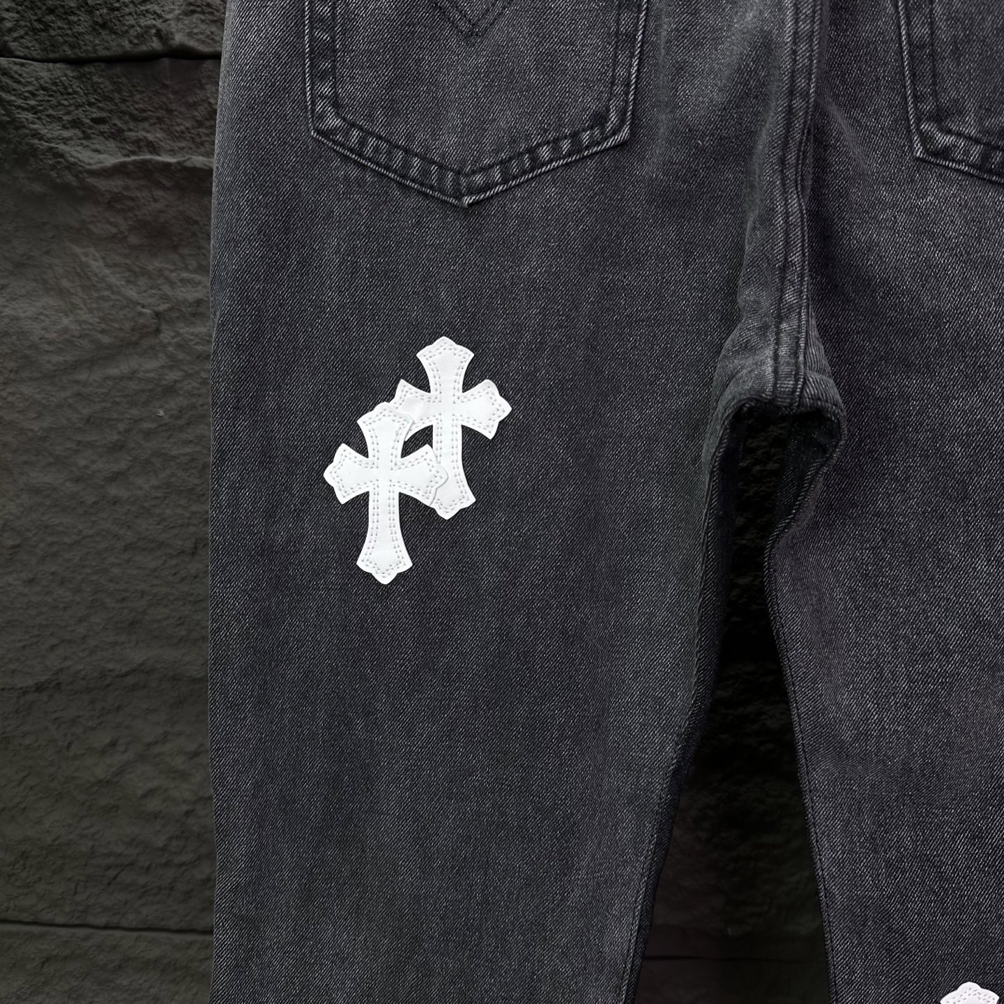 Chrome Hearts GALLERY DEPT. &克罗心联名2025新款拼接白色十字架拼皮 微喇牛仔裤