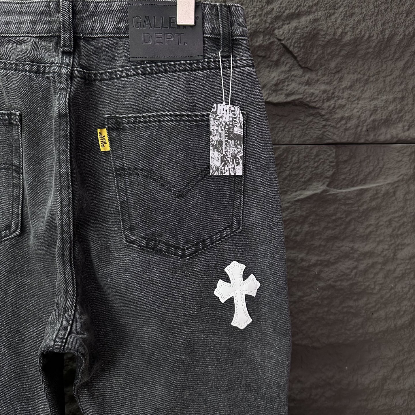 Chrome Hearts GALLERY DEPT. &克罗心联名2025新款拼接白色十字架拼皮 微喇牛仔裤