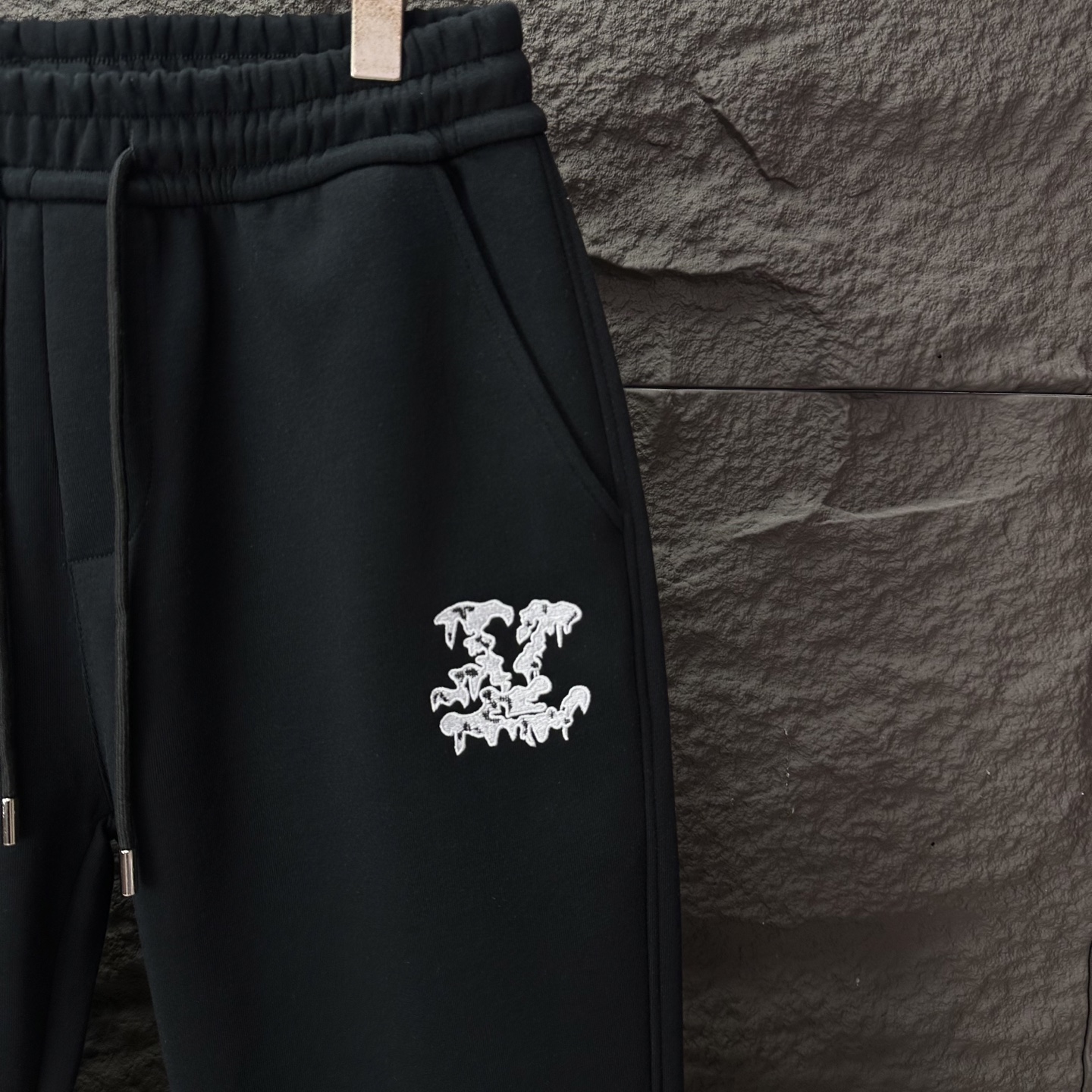 驴家2025新款刺绣字母logo情侣款宽松直筒长裤🔥高版本🔥高版本🔥原版面料 数码直喷印花工艺 网红明星