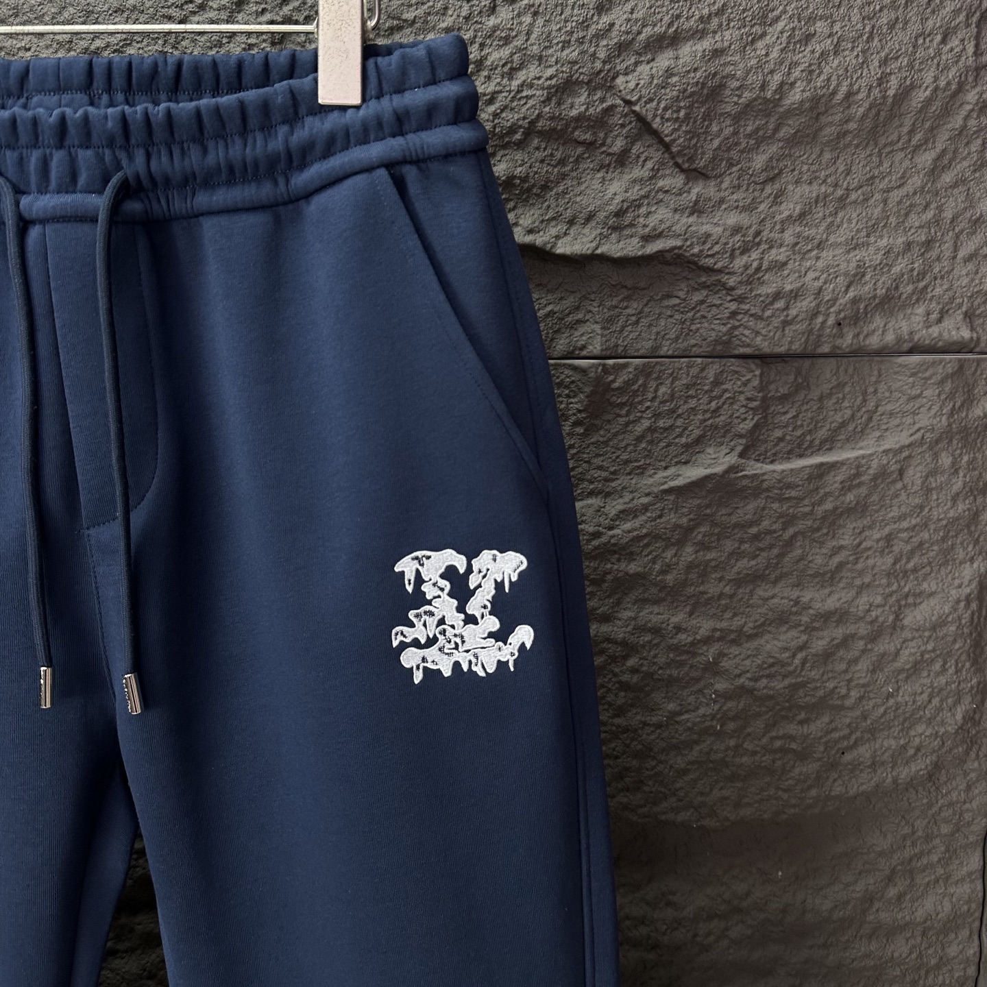 驴家2025新款刺绣字母logo情侣款宽松直筒长裤🔥高版本🔥高版本🔥原版面料 数码直喷印花工艺 网红明星