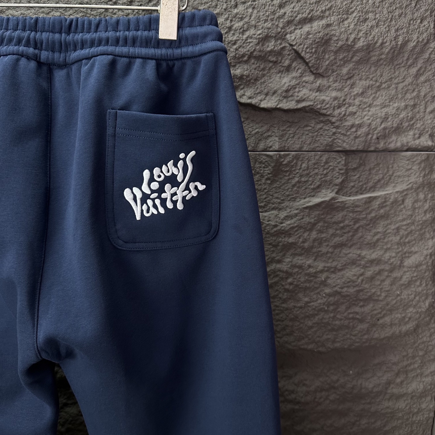 驴家2025新款刺绣字母logo情侣款宽松直筒长裤🔥高版本🔥高版本🔥原版面料 数码直喷印花工艺 网红明星