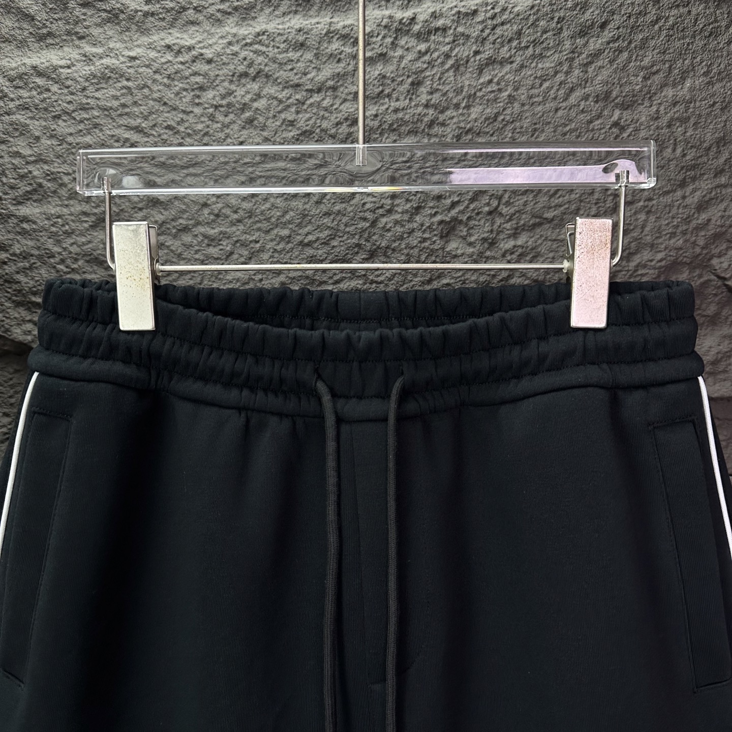 巴黎世家2025新款刺绣字母logo情侣款宽松直筒长裤🔥高版本🔥高版本🔥原版面料 数码直喷印花工艺 网红