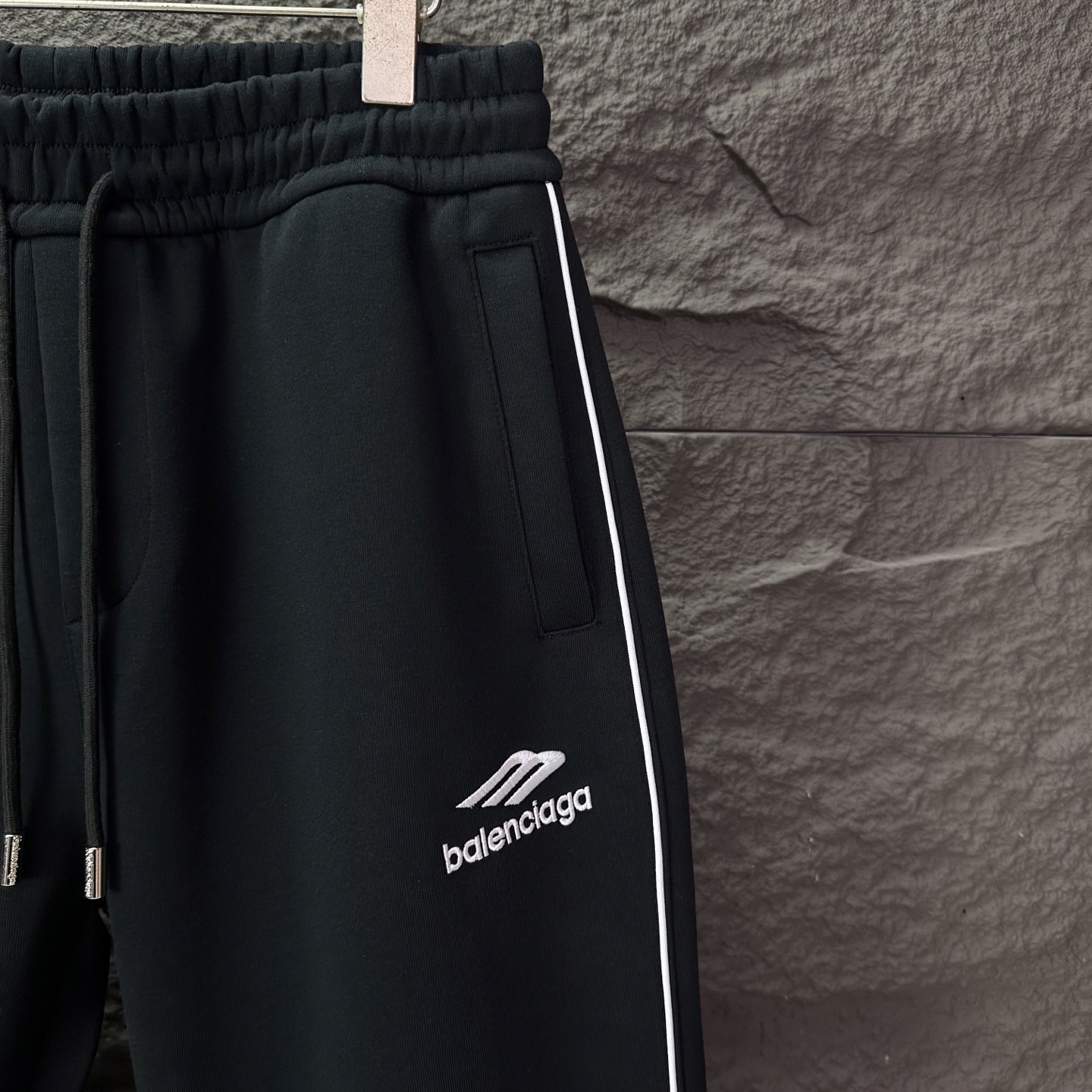 巴黎世家2025新款刺绣字母logo情侣款宽松直筒长裤🔥高版本🔥高版本🔥原版面料 数码直喷印花工艺 网红