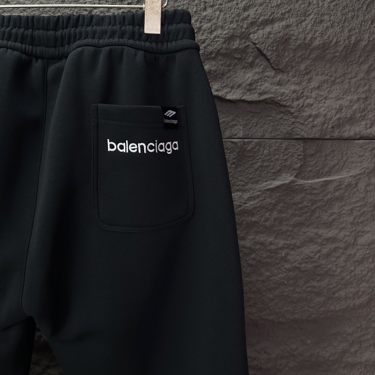 巴黎世家2025新款刺绣字母logo情侣款宽松直筒长裤🔥高版本🔥高版本🔥原版面料 数码直喷印花工艺 网红