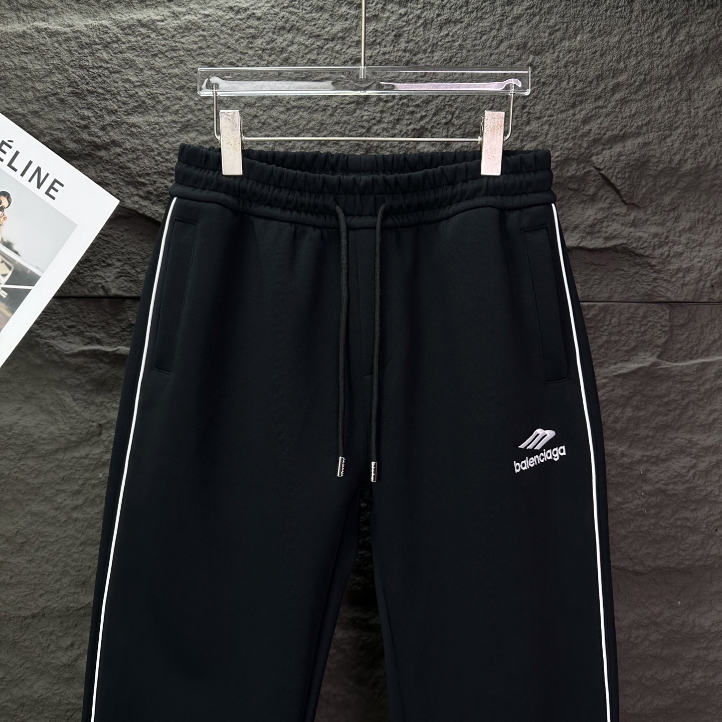 巴黎世家2025新款刺绣字母logo情侣款宽松直筒长裤🔥高版本🔥高版本🔥原版面料 数码直喷印花工艺 网红