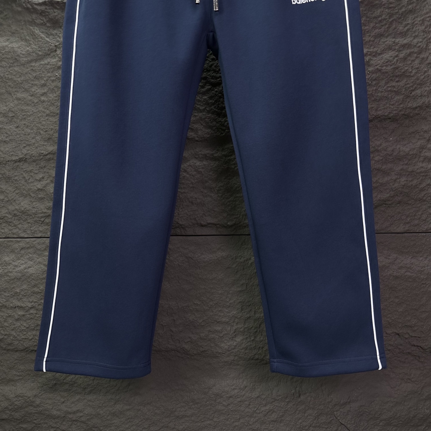 巴黎世家2025新款刺绣字母logo情侣款宽松直筒长裤🔥高版本🔥高版本🔥原版面料 数码直喷印花工艺 网红