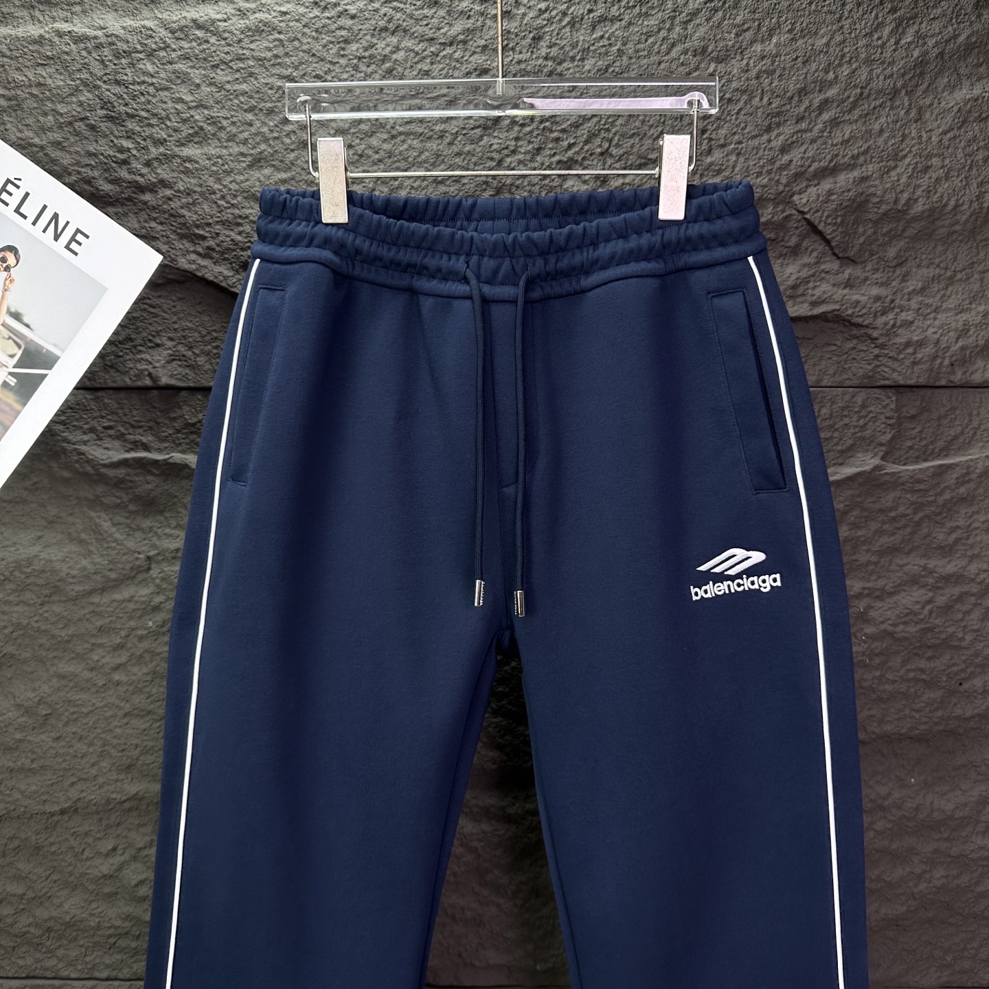 巴黎世家2025新款刺绣字母logo情侣款宽松直筒长裤🔥高版本🔥高版本🔥原版面料 数码直喷印花工艺 网红