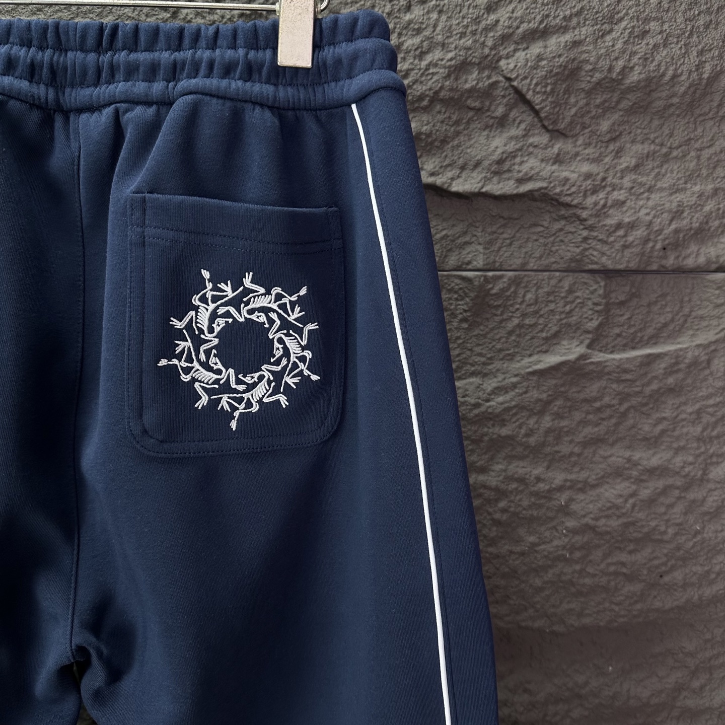 小鸟家2025新款刺绣字母logo情侣款宽松直筒长裤🔥高版本🔥高版本🔥原版面料 数码直喷印花工艺 网红明