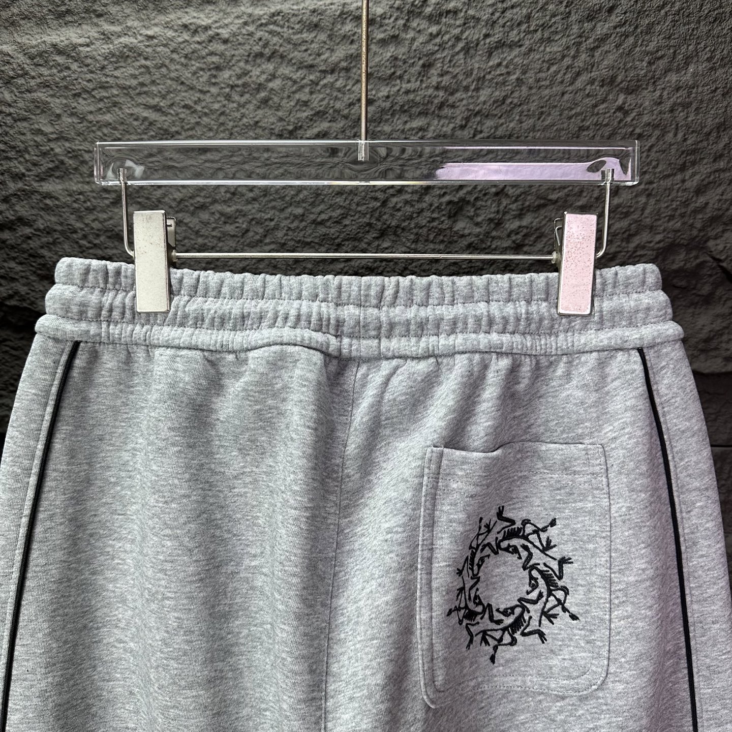 小鸟家2025新款刺绣字母logo情侣款宽松直筒长裤🔥高版本🔥高版本🔥原版面料 数码直喷印花工艺 网红明