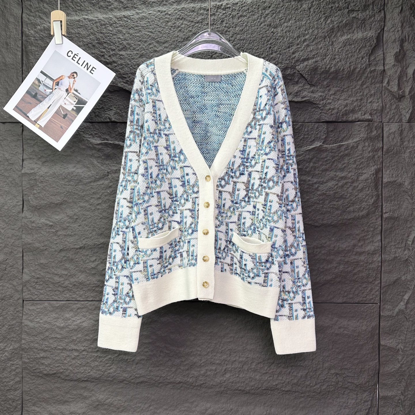 （顶级版本）迪奥2025新款提花满印logo情侣款V领针织开衫毛衣🔥高版本🔥高版本🔥32支羊毛混纺材质，