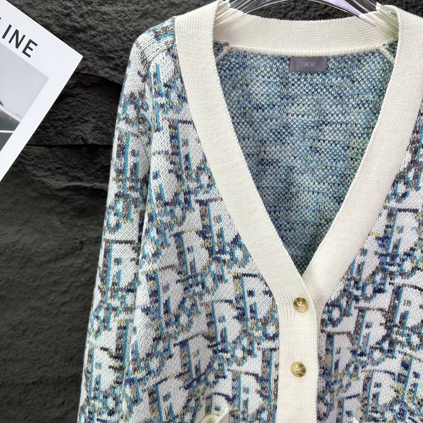 （顶级版本）迪奥2025新款提花满印logo情侣款V领针织开衫毛衣🔥高版本🔥高版本🔥32支羊毛混纺材质，