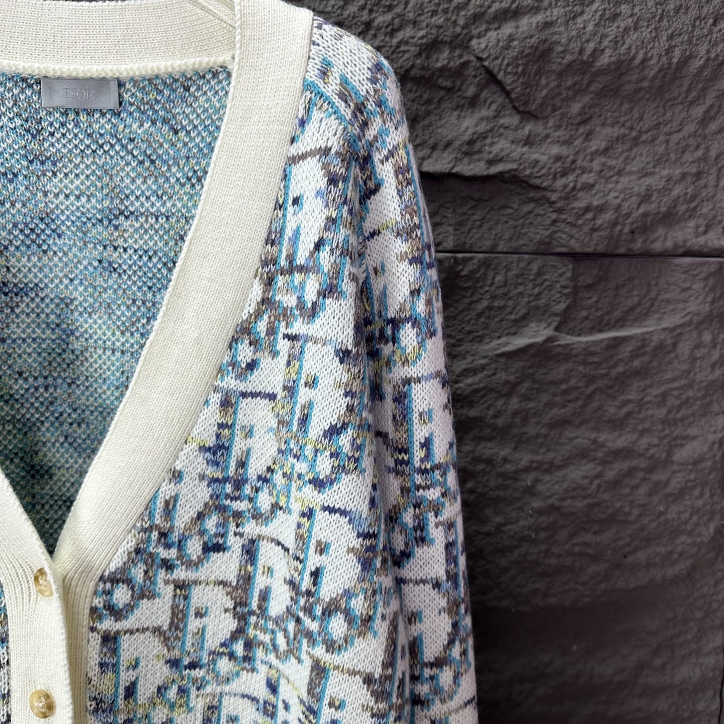 （顶级版本）迪奥2025新款提花满印logo情侣款V领针织开衫毛衣🔥高版本🔥高版本🔥32支羊毛混纺材质，