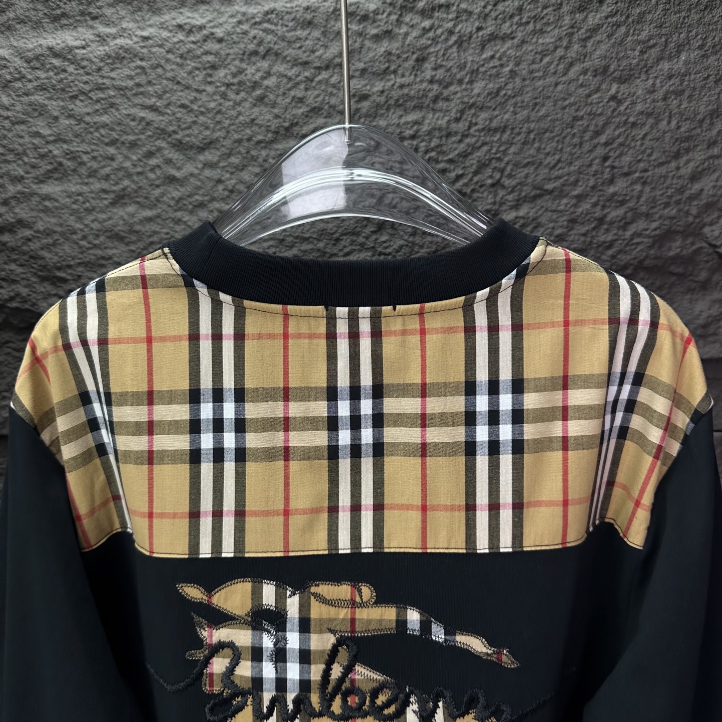 Burberry Camiseta de Manga Larga con Bolsillo a Cuadros para Hombre y Mujer 9 i1758903297106 8256 0 7