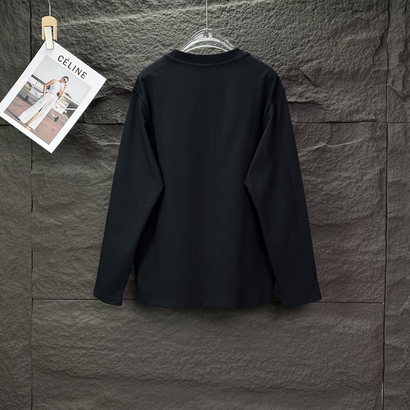 Prada 2025 Camiseta de Manga Larga con Bolsillo y Logo Triangular 3 i1758903340634 6771 0 1