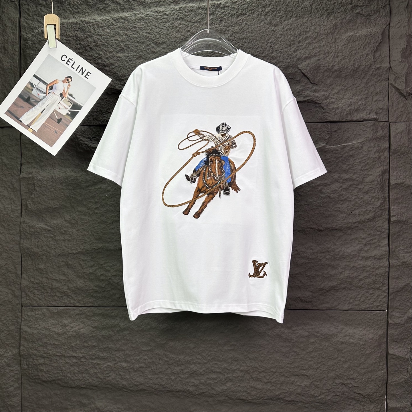 P90 Lvjia 2026 nuevo bordado🪡Camiseta de manga corta estilo pareja con patrón de hombre caballo 🔥Versión alta🔥Versió…