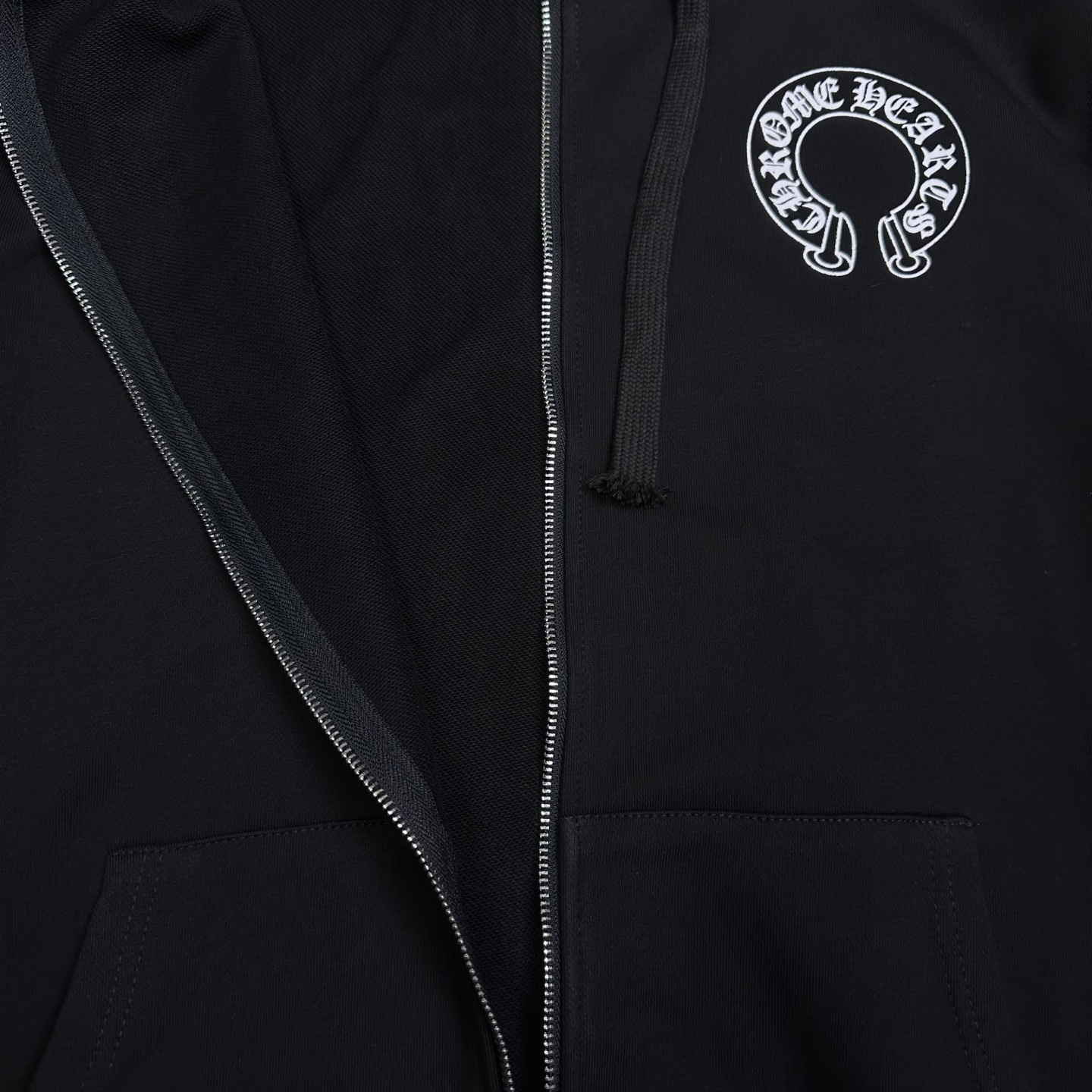 Chrome Hearts 克罗心2026新款梵文马蹄印花 连帽拉链外套