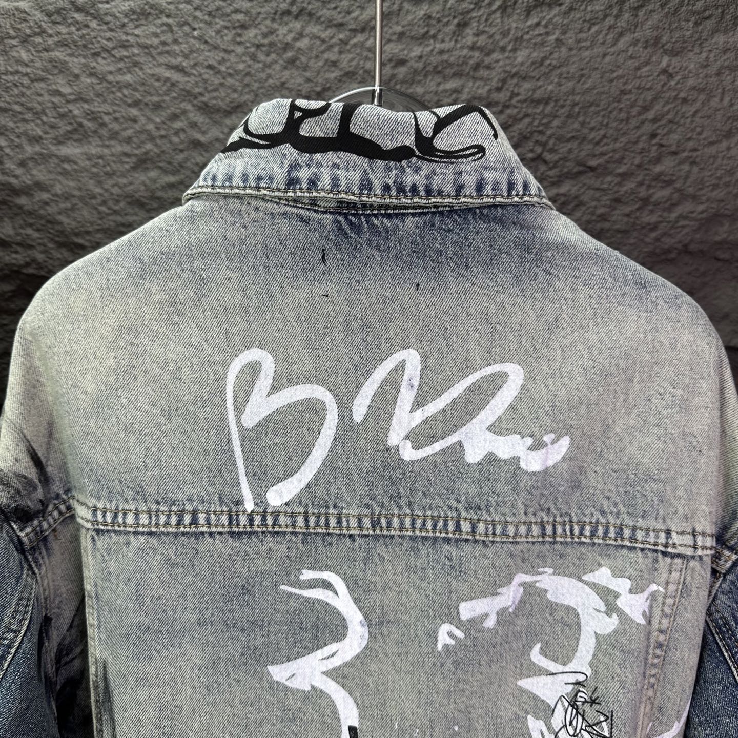 Balenciaga 巴黎世家2026新款重工涂鸦手绘 洗水 牛仔外套
