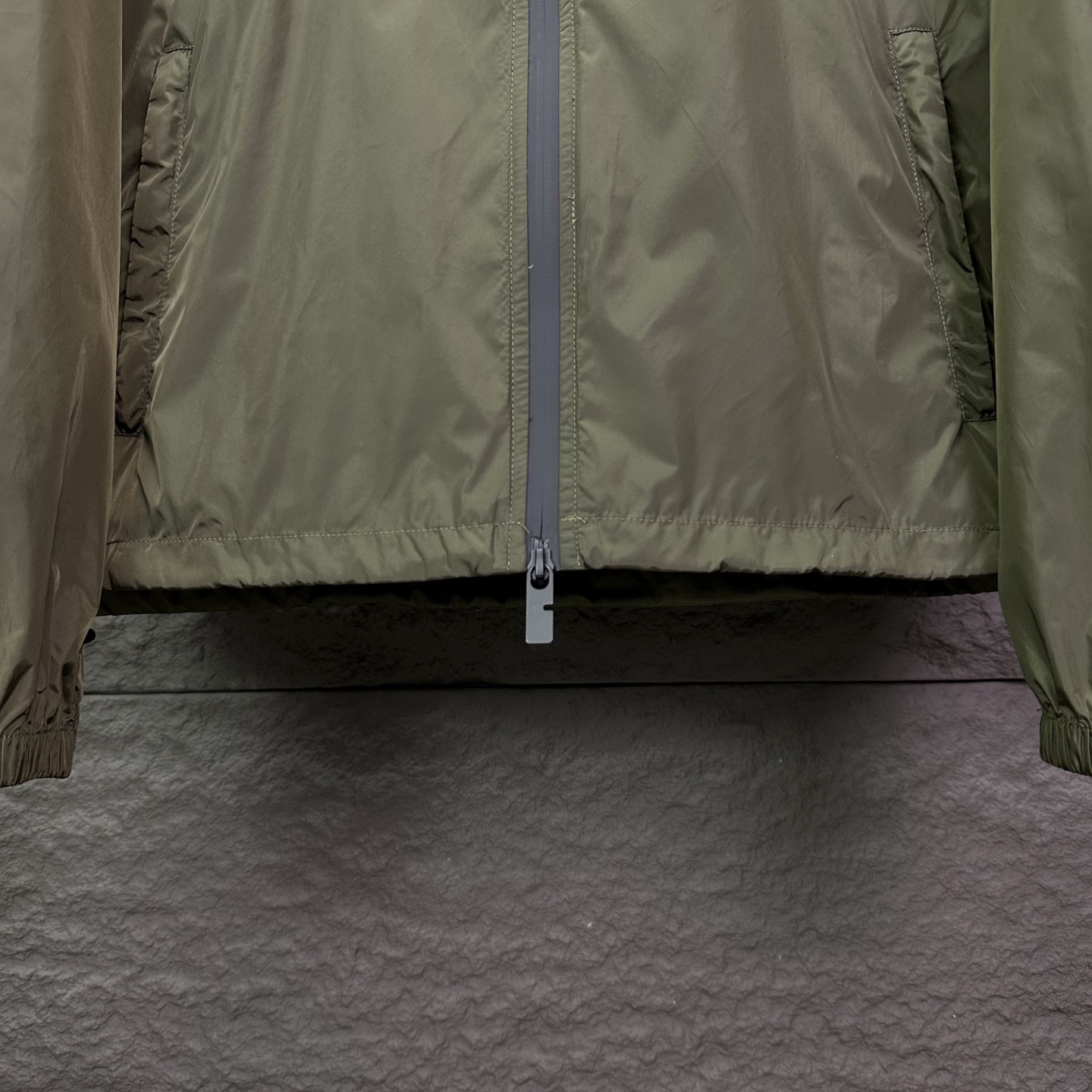 Burberry 巴宝莉2026新款战马徽章logo尼龙 连帽夹克外套
