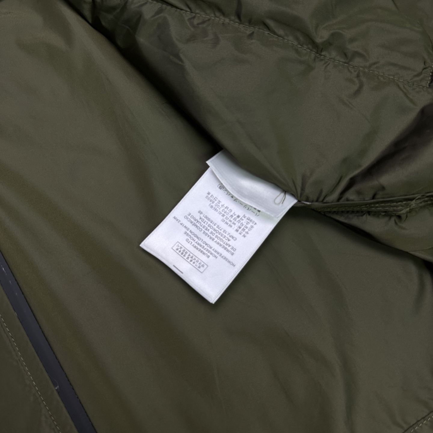 Burberry 巴宝莉2026新款战马徽章logo尼龙 连帽夹克外套