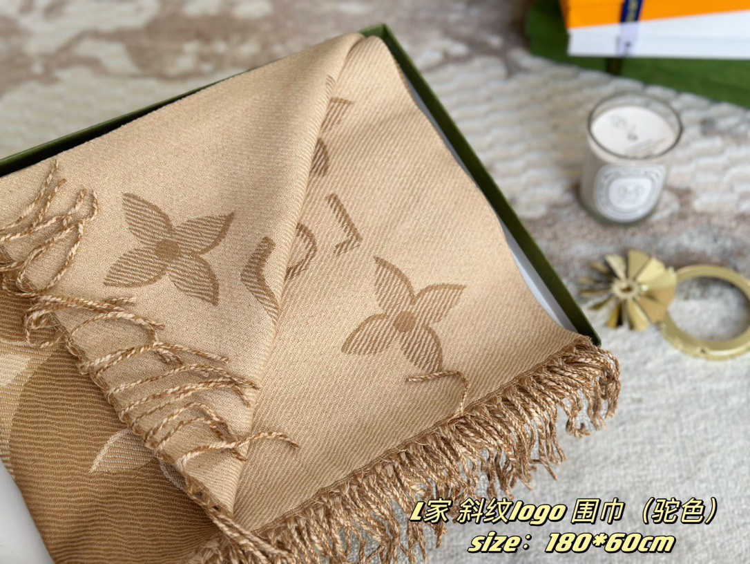 [LV Hats]lv filigree scarf enlarges the full-width classic monogram pattern Ex