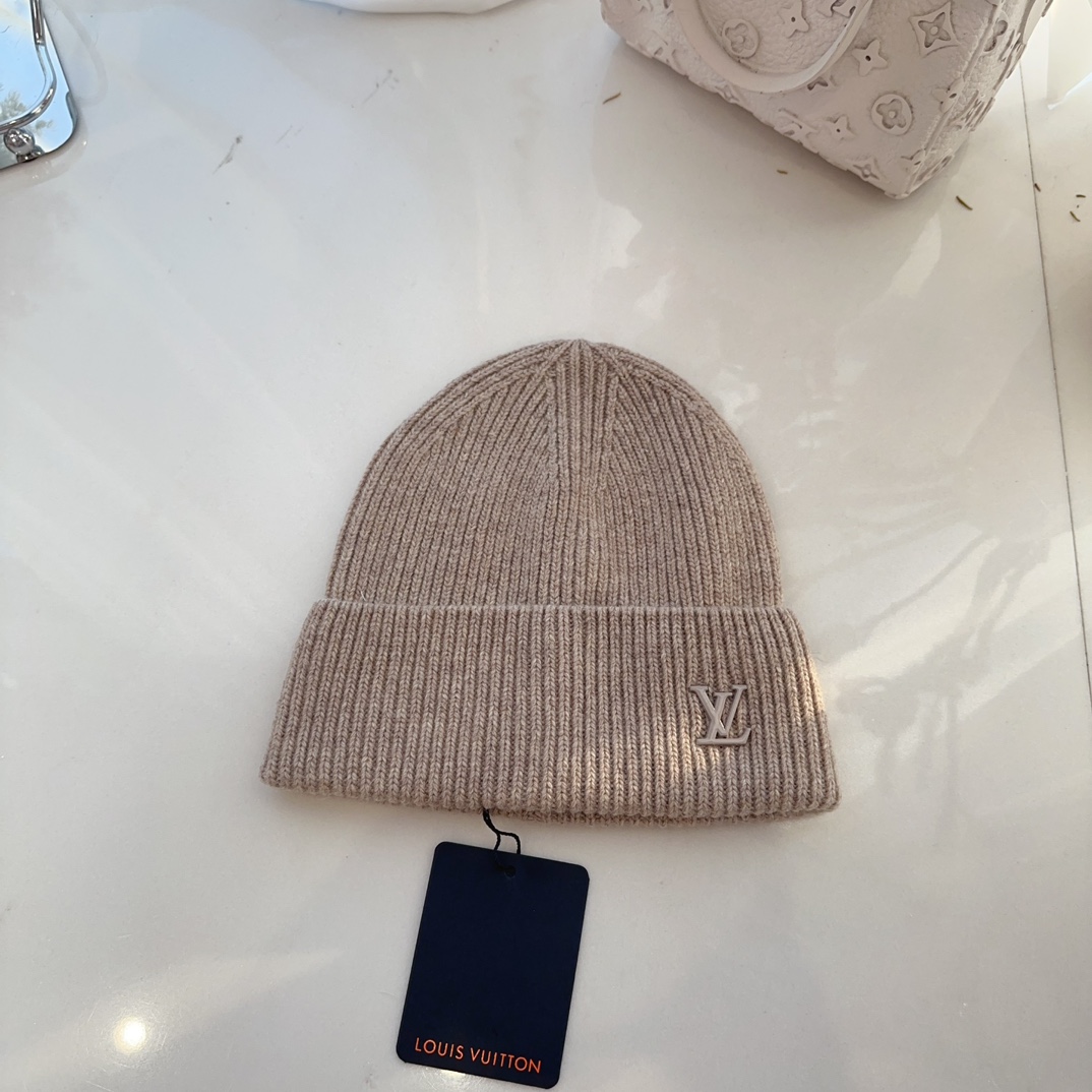 NO:189802,LV autumn and winter flip wool knitted wool hat high quality customization!  This model must be the favorite of minimalism. It is fashionable and versatile, and it is definitely not picky about face shape. It is a fashionable and classic ten thousand-year-old model!  Fashion black and white can be put into hat together with fisherman hat baseball hat knit hat, hat, louis vuitton, espadrilles,hats19860909LV秋冬款翻边羊毛针织毛线帽 高品质定制！这款必定是极简主义的最爱 时尚百搭,绝对不挑脸型 属于时尚经典的万年款！时尚黑白可以一起入帽子渔夫帽棒球帽针织帽,帽子,louis vuitton,espadrilles,hats,hat