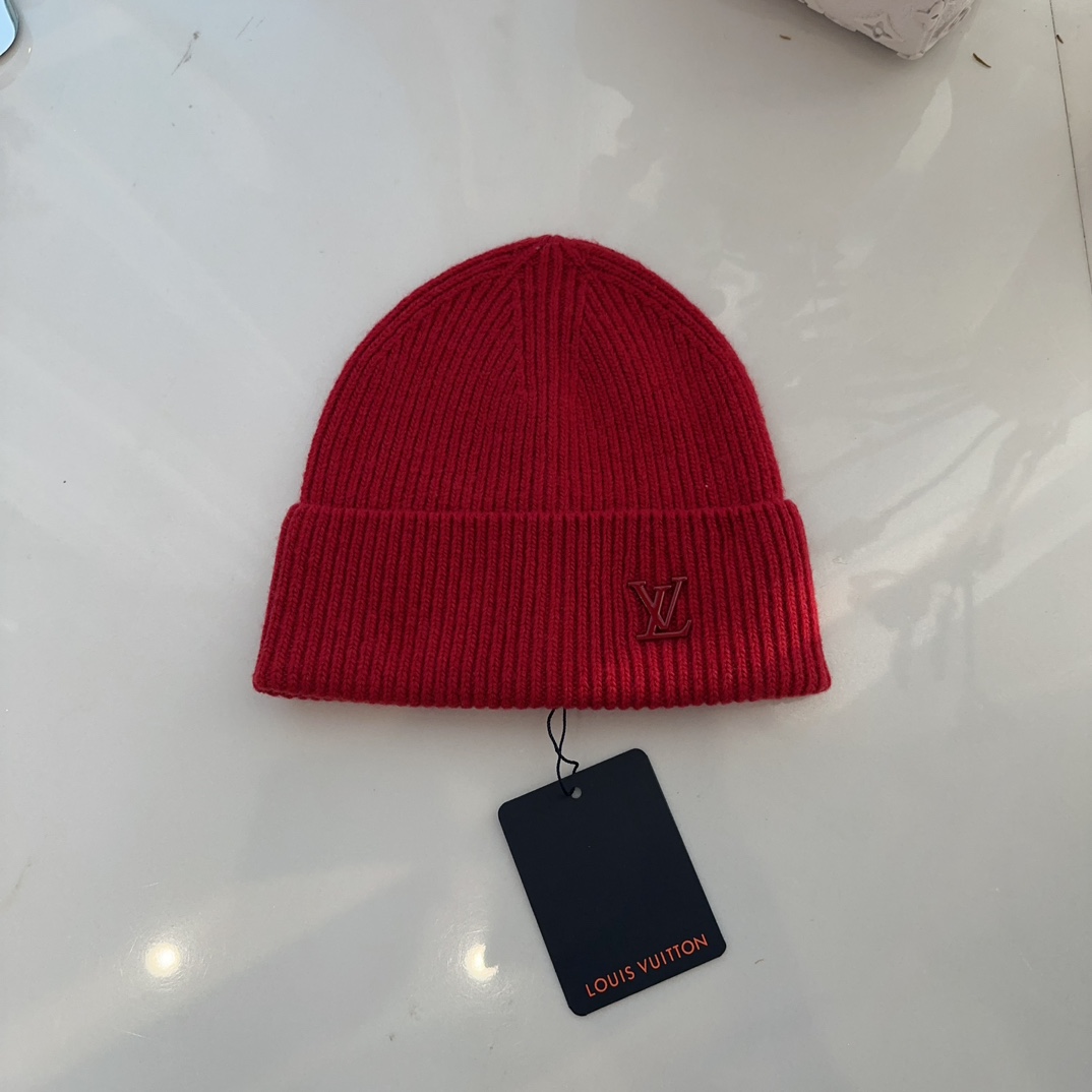 NO:189805,LV autumn and winter flip wool knitted wool hat high quality customization!  This model must be the favorite of minimalism. It is fashionable and versatile, and it is definitely not picky about face shape. It is a fashionable and classic ten thousand-year-old model!  Fashion black and white can be put into hat together with fisherman hat baseball hat knit hat, hat, louis vuitton, espadrilles,hats19860909LV秋冬款翻边羊毛针织毛线帽 高品质定制！这款必定是极简主义的最爱 时尚百搭,绝对不挑脸型 属于时尚经典的万年款！时尚黑白可以一起入帽子渔夫帽棒球帽针织帽,帽子,louis vuitton,espadrilles,hats,hat
