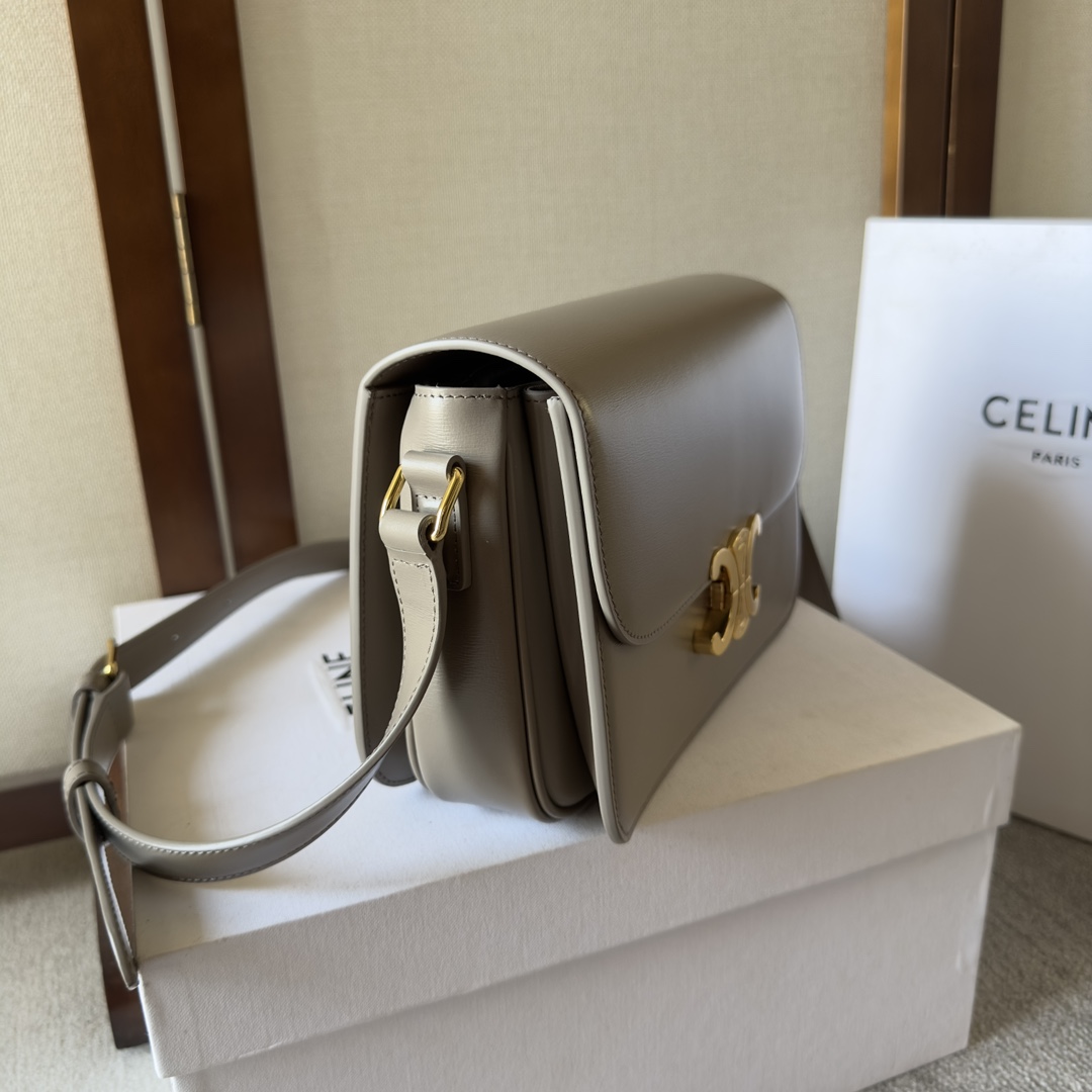 Celine Triomphe Bag, Leather Crossbody Handbag, 22.5 cm - Stylish and Elegant 3 i1699015627 2786 1