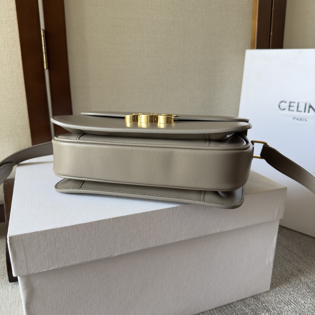 Celine Triomphe Bag, Leather Crossbody Handbag, 22.5 cm - Stylish and Elegant 5 i1699015627 3284 3