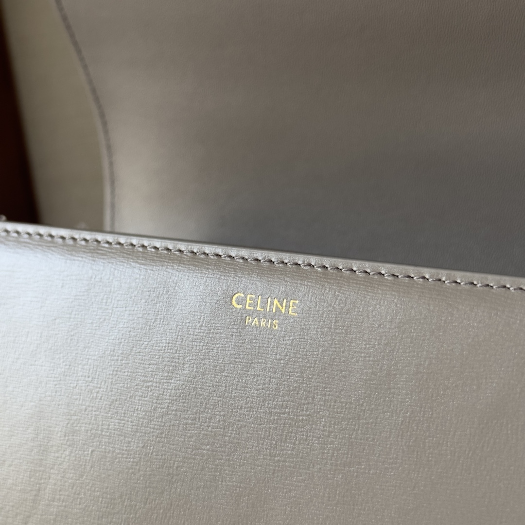 Celine Triomphe Bag, Leather Crossbody Handbag, 22.5 cm - Stylish and Elegant 9 i1699015627 4776 7