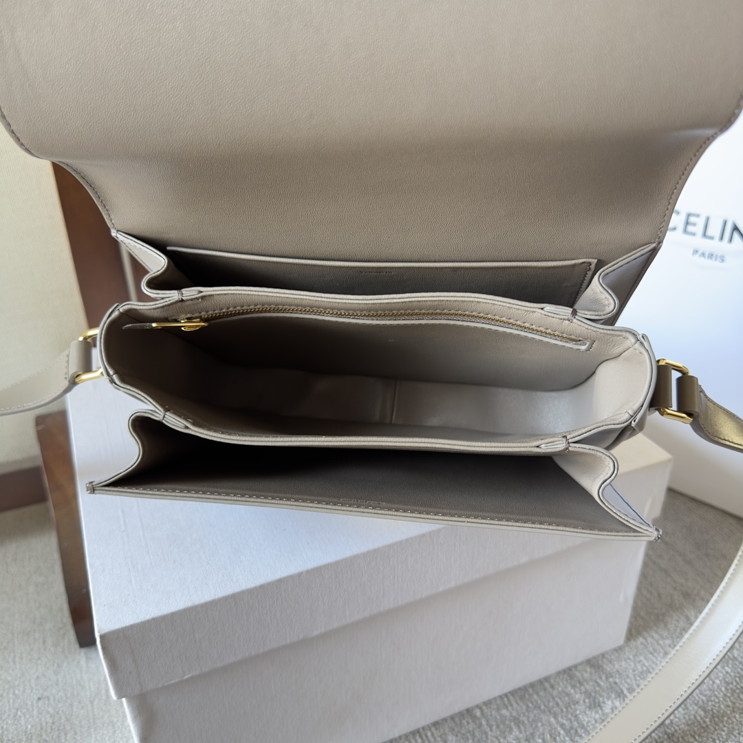 Celine Triomphe Bag, Leather Crossbody Handbag, 22.5 cm - Stylish and Elegant 8 i1699015627 9617 6