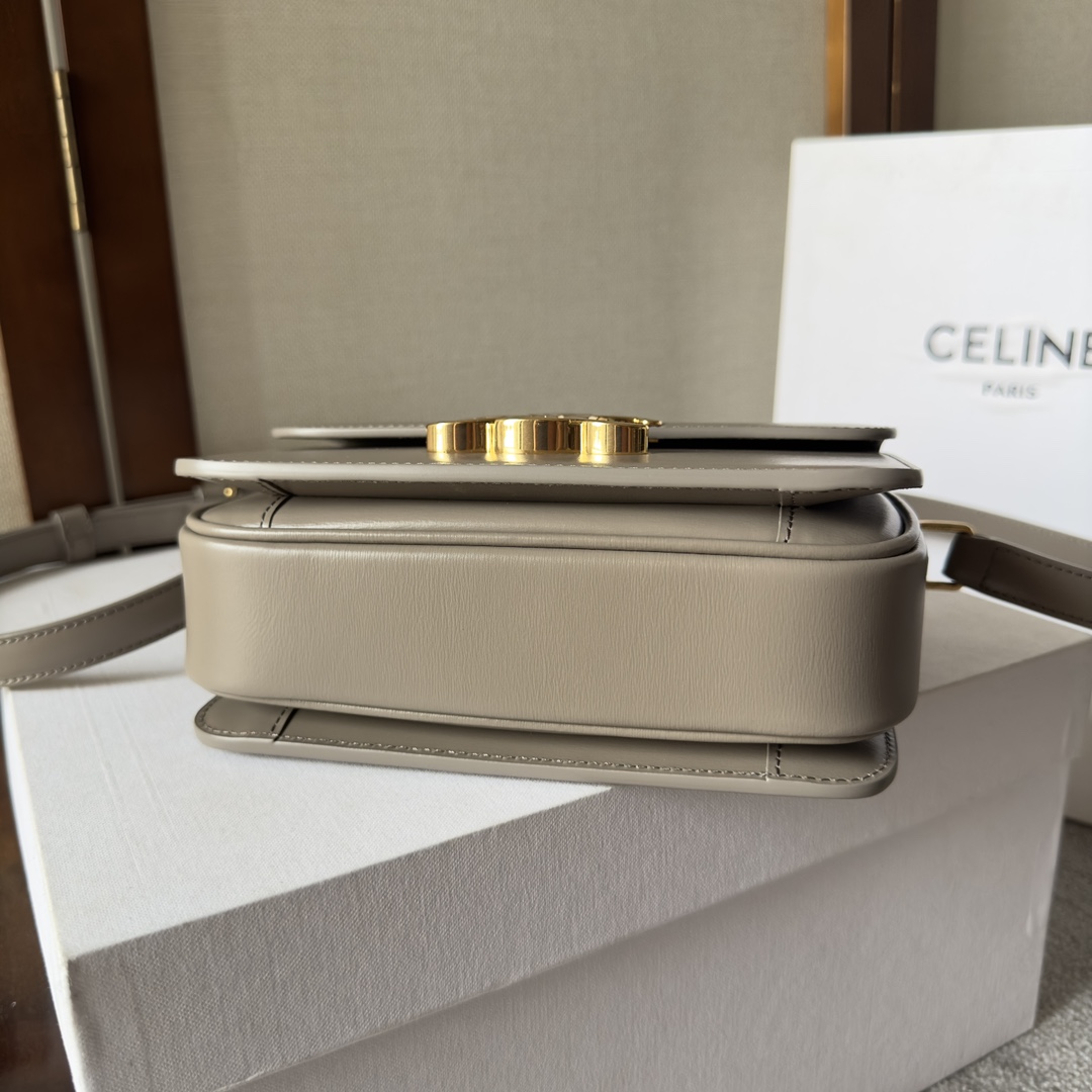 Celine Teen Triomphe Bag: Elegant Leather Crossbody with Iconic Logo Clasp 5 i1699016226 2588 3