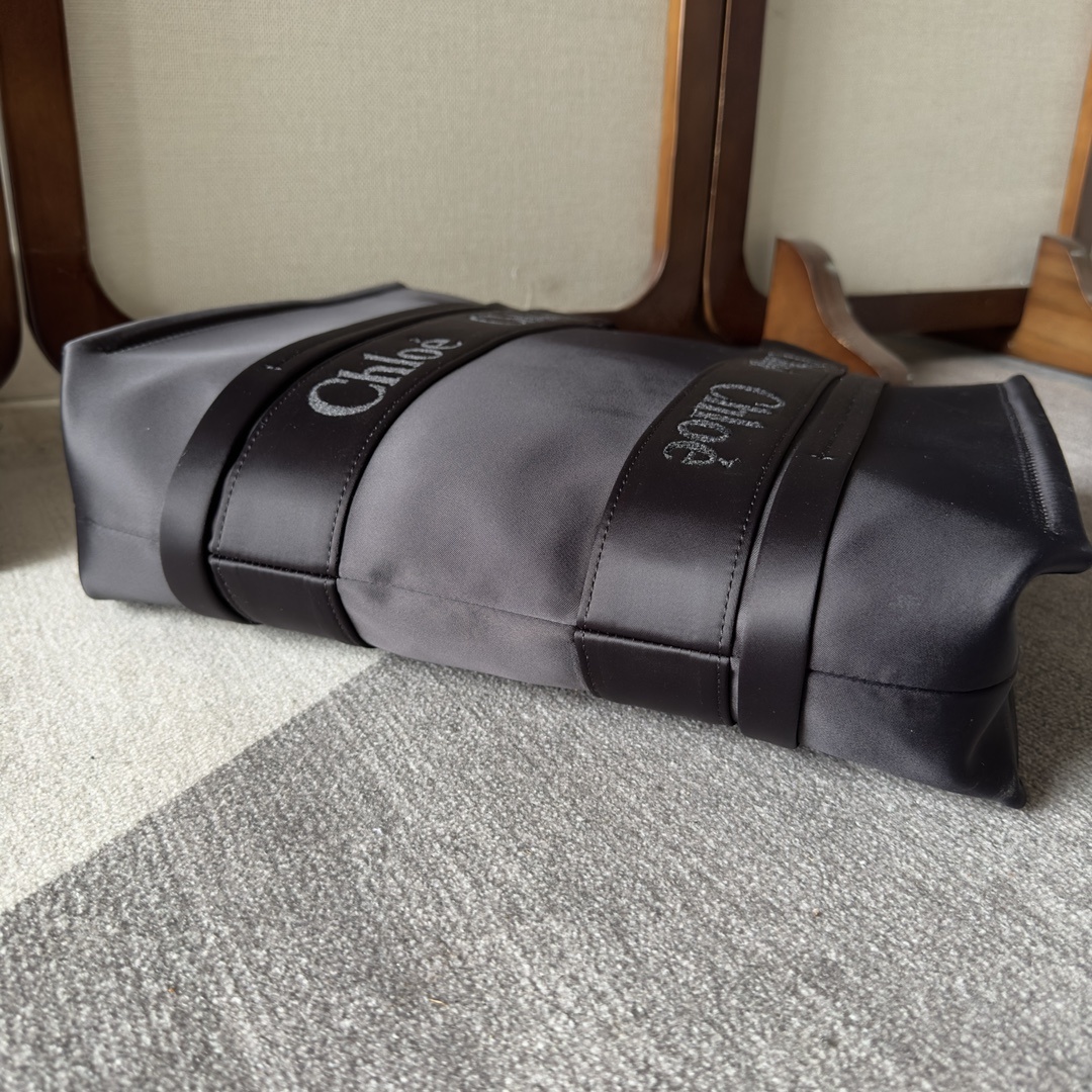 Chloé Zulu 1056 Nylon Handbag with Modern Design and Embroidery Detail - 图片 3