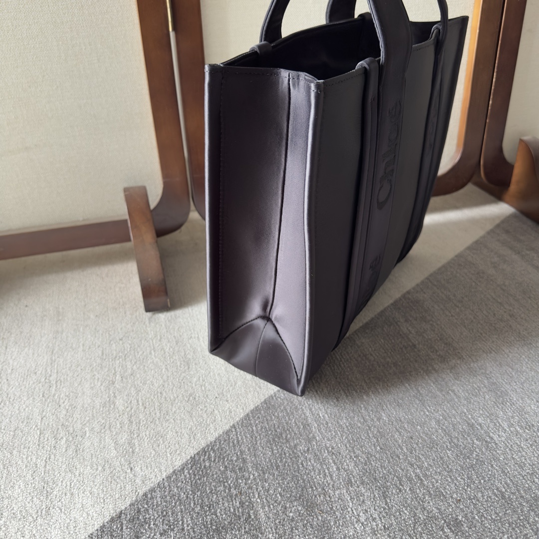 Chloé Zulu 1056 Nylon Handbag with Modern Design and Embroidery Detail - 图片 2