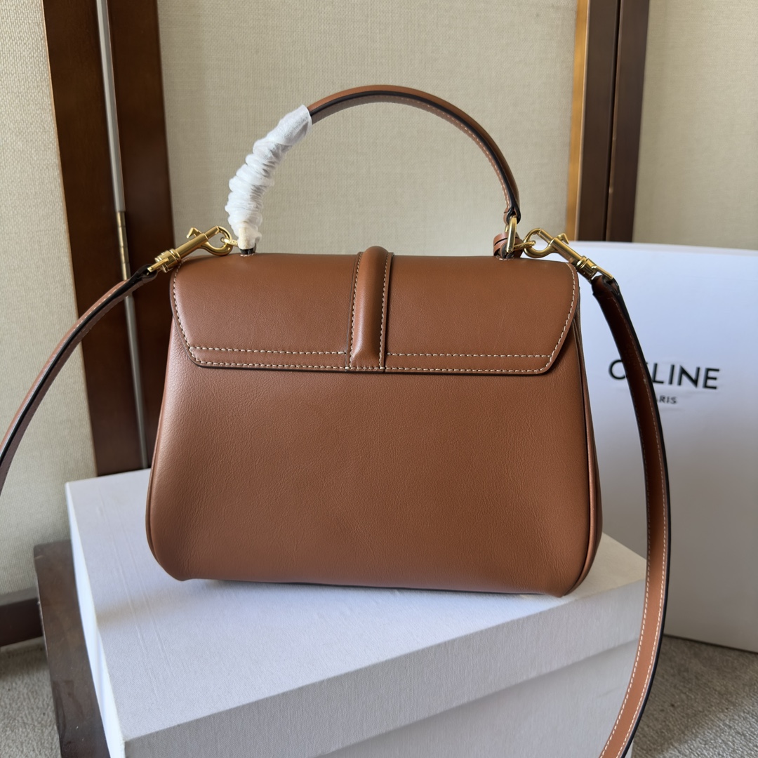 p900。原厂皮版本 CELINE最新经典袋款的名字源于CELINE高级时装的巴黎地址，即巴黎第二区薇薇安街（RUE VIVIENNE）16号的科尔伯特公馆（HÔTEL COLBERTT）。「16」由HEDI SLIMANE在他到达CELINE的第一天所设计。
9 X 7 X 4英寸（23 X 19 X 10.5厘米）
牛皮革
羊皮衬里
金色金属饰件
可挂肩、斜背及手提
转锁开关
中央拉链内袋及扁平内袋
两个内格
翻盖扁平外袋
可拆除皮革肩带，长度为18英寸（46厘米）
手挽，长度为3英寸（8.5厘米）
袋底饰有护脚
编号：188003  