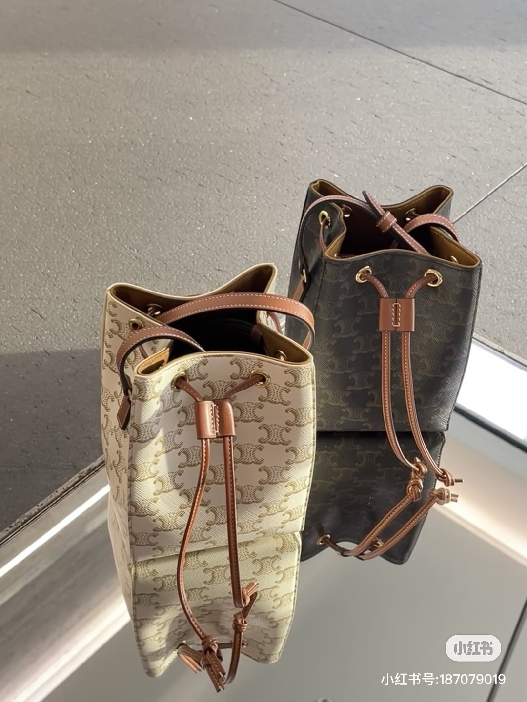 NO:209399,CELINE Pragmatic Love Sorrow CELINE- MICRO SAILOR Large-capacity cute design, super-enabled small waste bag The trendy and avant-garde four-corner square bottom is more playful!!, Celine,celine,celine19860909CELINE 实用主义爱惨 CELINE- MICRO SAILOR 大容量的可爱设计,超能装的小废包 潮流前卫的四角方形底部更加俏皮!!,赛琳celine,celine,celine,Bag