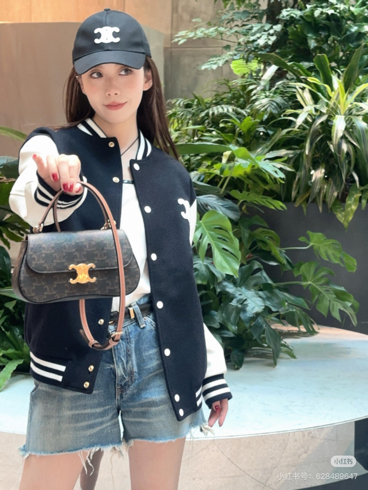 NO:208694,Celine TEEN LOLA A little cute LOLA arrives in autumn and winter~ A little cute that can be used for portability and slanting, Celine, celine, celine19860909Celine TEEN LOLA 秋冬到貨一個小可愛LOLA~ 手提、斜捎都可以駕馭的小可愛,赛琳celine,celine,celine,Bag