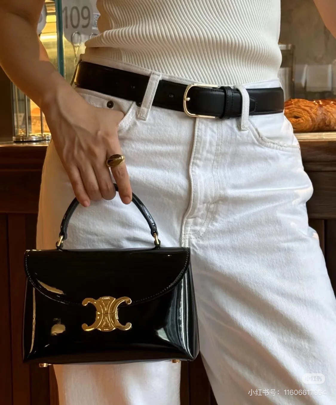 NO:209517,CELINE black patent leather NiNO is really cool. There is a compartment inside the bag, which is very practical. Celine, celine, celine, celine19860909CELINE黑色漆皮NiNO真的无敌酷 包包内里是有隔层的,实用性非常高,赛琳celine,celine,celine,Bag
