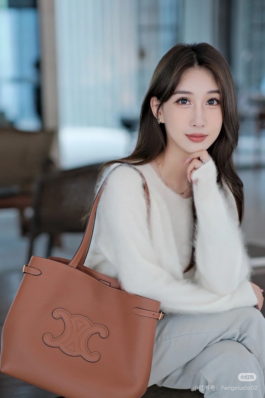 NO:406266,You can install Celine tote bags from the whole world. New bag experience. The primitive giant can be installed, the texture of the whole cowhide is also very durable. You can put down the tablet laptop. It is very suitable for commuting party backs. Celine, celine, celine, totes, cowhide19860909可以装下整个世界的Celine托特包 新包体验感 尊的巨能装,全牛皮材质质感也很耐造 平板笔记本电脑都可以放下 非常适合通勤党背,赛琳celine,celine,celine,totes,cowhide,Bag