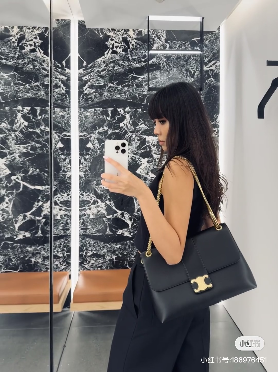 NO:582881,When CELINE pulls a girl, everyone gets out of the way. The female star successfully bagged a large size! She feels full of eliteness in the workplace, Celine, celine, celine19860909CELINE拽姐驾到统统闪开 女明星胜利包出大号啦!职场精英感满满,赛琳celine,celine,celine,Bag