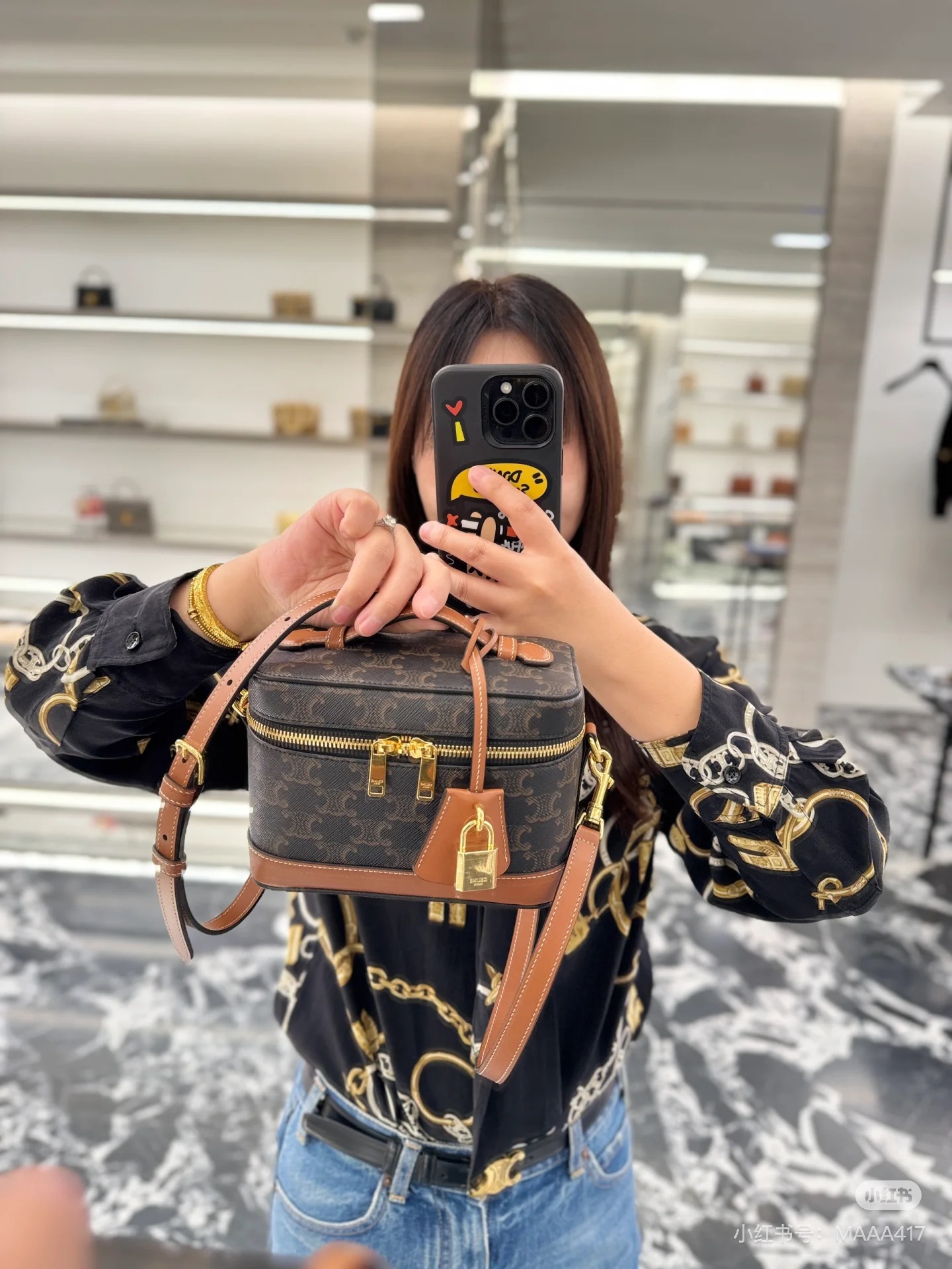 NO:213884,CELINE makeup bag Classic presbyopia color 18x12x18cm Handheld/shoulder/double zipper closure Bottom studs and CLOCHE CLES padlock, Celine, christian louboutin, celine, celine19860909CELINE化妆箱包 经典的老花配色 18x12x18cm 可手提/肩背/双拉链开合 底部饰钉及CLOCHE CLES挂锁,赛琳celine,christian louboutin,celine,celine,Bag